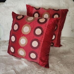 Set Of 2 Red Circle Pattern Throw Pillows
